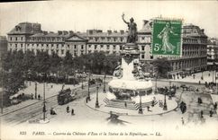 CPA Paris Caserne Du Chateau d'Eau Et La Ststue De La Republique