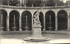 CPA Parc de Versailles Les colonnades