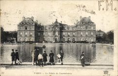 VINTAGE POSTCARD Paris Palate of Luxembourg Children