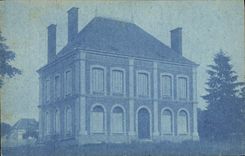 VINTAGE POSTCARD middle-class Residence