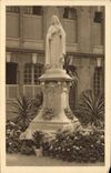 CPA La Statue De Sainte Therese De l'Enfant Jesus Dans La Cour d'entree Du Carmel De Lisieux