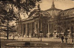 CPM Paris Et Des Le Grand Palais