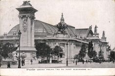 CPA Paris Grand Palais Vu du pont Alexandre III