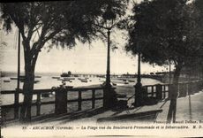 VINTAGE POSTCARD Arcachon the Beach Seen Of the Boulevard Walk And the Unloading dock