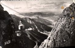 CPA L'Auvergne chaine Des Monts Dore Et Sancy Teleferique Qu Dessus Des Aiguilles
