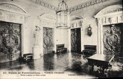 VINTAGE POSTCARD Palate De Fontainebleau Hall Of Honor