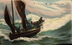 CPA Dans Les Brisants Bateaux
