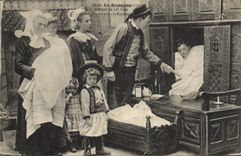 CPA En Bretagne Autour du Lit Clos Depart pour le bapteme Folklore