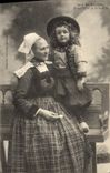 CPA Bretagne Grand mere et petit fils Folklore