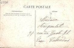 CPA En Bretagne Autour du lit Clos Le premier tete a tete Folklore