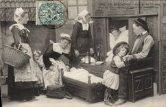 CPA En Bretagne Autour du lit Clos Folklore