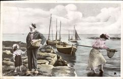 CPA Fantaisie Femme Pecheur Bateaux Enfant