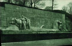 CPA Bayonne Monument des Mords pour la patrie 1914 1918 Militaria Boeufs Attelage Labour