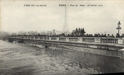 CPA Paris Pont de L'Alma Crue De La Seine Tour Eiffel