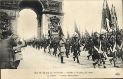 CPA Paris Les Fetes De La Victoire 14 juillet 1919 Le defile Troupes ecossaises Militaria