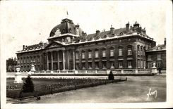 VINTAGE POSTCARD Paris While Strolling Military academy