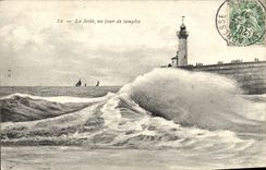 CPA La Jetee un jour de tempete Phare Seine Maritime