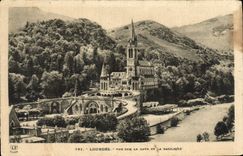 VINTAGE POSTCARD Heavy Sight On the Cage And the basilica