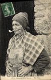 CPA Coutumes Moeurs Et Bretagne Femme Fumant la pipe Tabac Folklore