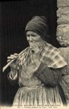 CPA Coutumes Moeurs Et Bretagne Femme Fumant la pipe Tabac Folklore