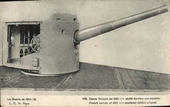 CPA Canon de 220 mm derriere une tourelle Militaria 