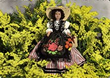 CPM Fantaisie Fleurs Costume du pays Mimosa Poupee