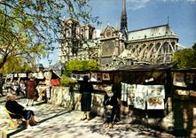 CPM Paris La Cathedrale Notre Dame Les bouquinistes