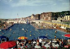 CPM Trouville Reine Des Plages La piscine et les villas