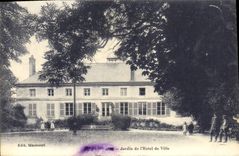 CPM Jardin de l'Hotel de Ville
