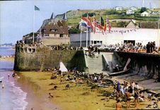 CPM Arromanches La Place du 6 Juin et le Musee