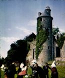 CPM Folklore De France La Normandie Le Quadrille A L'Ombre De La Tour du Vieux Chateau 