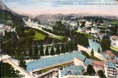 VINTAGE POSTCARD Heavy Overall picture Of the Basilica