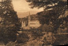 VINTAGE POSTCARD Heavy the basilica