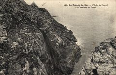 CPa La Pointe du Raz L'Enfer de Plogoff La cheminee du diable