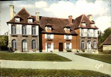 CPM Manoir Normand Vieux Pont Le Lieu Rocher Garni Au Centre De Brigues Plates Et Colorees