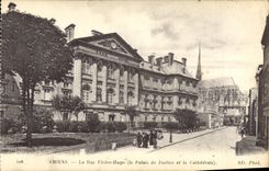 CPM Amiens La Rue Victor Hugo Le palais de justice et la cathedrale