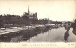 CPM Amiens Les Bords De La Somme Et La Cathedrale Bateau Peniche 
