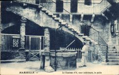 CPA Marseille Le Chatau d'lf Cour Interieure Le puits