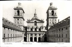 CPA El Escorial Patio de los Reyes 
