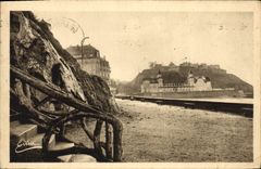 CPA Granville Le casino vu de l'escalier des falaises