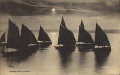 VINTAGE POSTCARD Bay of Douarnenez Incoming vessels on the place of sin Boats