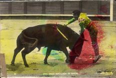 VINTAGE POSTCARD Una Gran Estocada de Andaluz Bullfight Bull