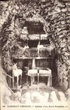 Interior de Clermont-Ferrand de la POSTAL de la VENDIMIA de una cueva Petrifying
