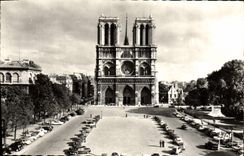 MODERN CARD Paris While Strolling Notre Dame and the Square