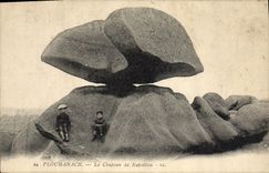CPA Ploumanach Le Chapeau de Napoleon 1er Enfants