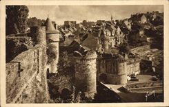 CPA Fougeres Le Chateau Porte Notre Dame et la Ville Haute