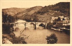 VINTAGE POSTCARD Entraygues On Gothic Truyere Bridge on Truyere