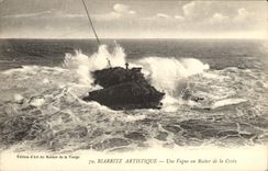 CPA Biarritz Artistique Une Vague au Rocher de la Croix