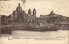 CPA Marseille Le Cathedrale et L'Ascenseur de Notre Dame Bateaux