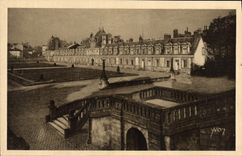 CPA Palais De Fontanebleau Aile des Ministres et cour des Adieux